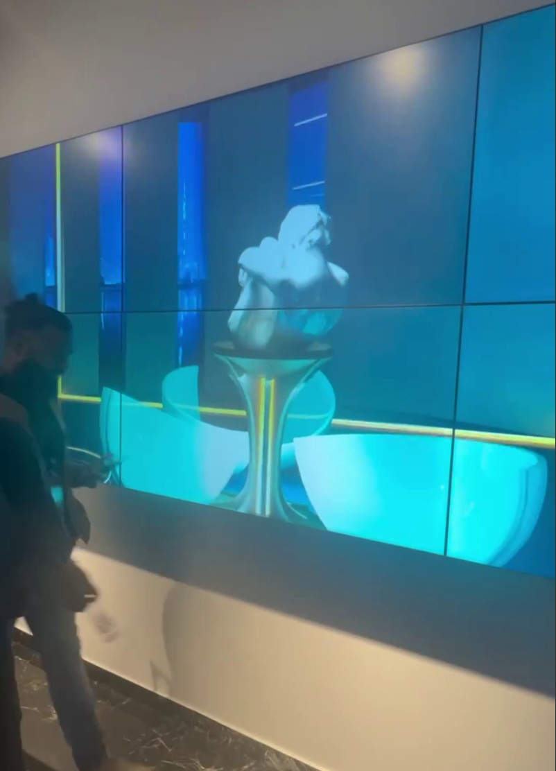 Dubai 2022 Wow Summit. Mon travail a été présenté dans une galerie numérique à Dubaï lors du Wow Summit